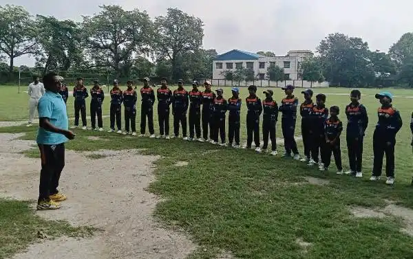 title Muzaffarpur बिहार महिला क्रिकेट टीम के कोच ज़ीशान वसी ने खिलाड़ियों को दिए सफलता के गुर, E.T.C. Sports Club Muzaffarpur में विशेष प्रशिक्षण सत्र आयोजित