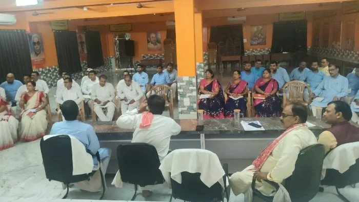 Saraswati Vidya Mandir में विद्यार्थियों से किया आत्मीय संवाद