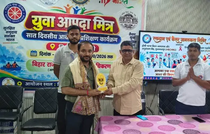 Muzaffarpur में रक्तदान व कैंसर जागरूकता अभियान, युवा आपदा मित्रों को विशेषज्ञों ने दिए बचाव के टिप्स