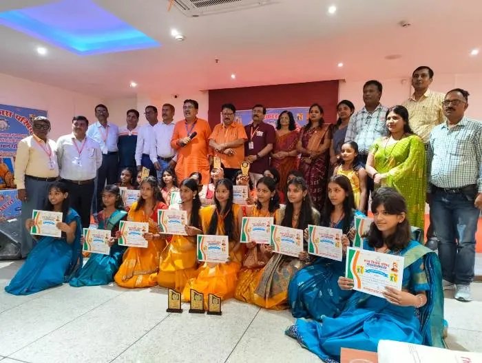 title Bharat Vikash Parishad Bharat Vikash Parishad द्वारा आयोजित समूह गान एवं लोकगीत प्रतियोगिता में संत कोलंबस सीनियर स्कूल ओवरऑल चैंपियन