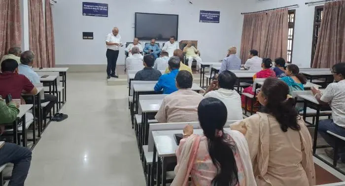 Muzaffarpur  में शिक्षक संवाद: वेतन, पेंशन और सेवा सुरक्षा के मुद्दों पर प्रो. संजय कुमार सिंह ने दिया भरोसा