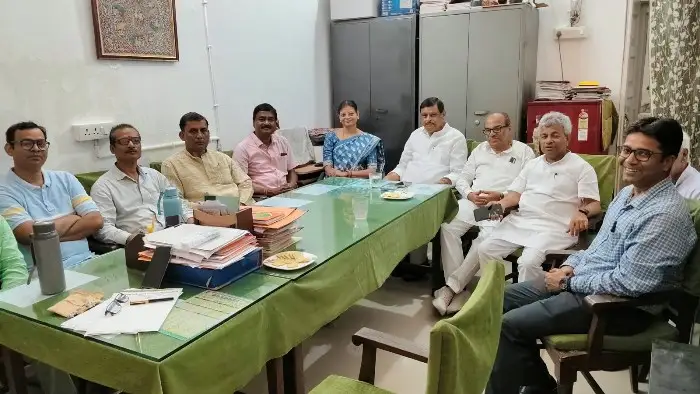 title Muzaffarpur Muzaffarpur में शिक्षक संवाद प्रो. संजय कुमार सिंह ने सुनीं समस्याएं