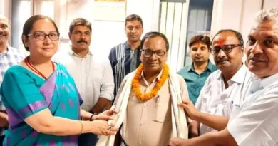 LS College में पूर्व रसायन विभागाध्यक्ष की सेवानिवृत्ति पर सम्मान समारोह एवं पौधरोपण कार्यक्रम