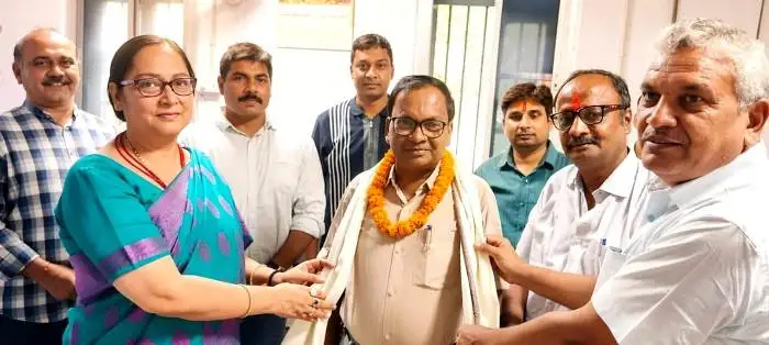 LS College में पूर्व रसायन विभागाध्यक्ष की सेवानिवृत्ति पर सम्मान समारोह एवं पौधरोपण कार्यक्रम
