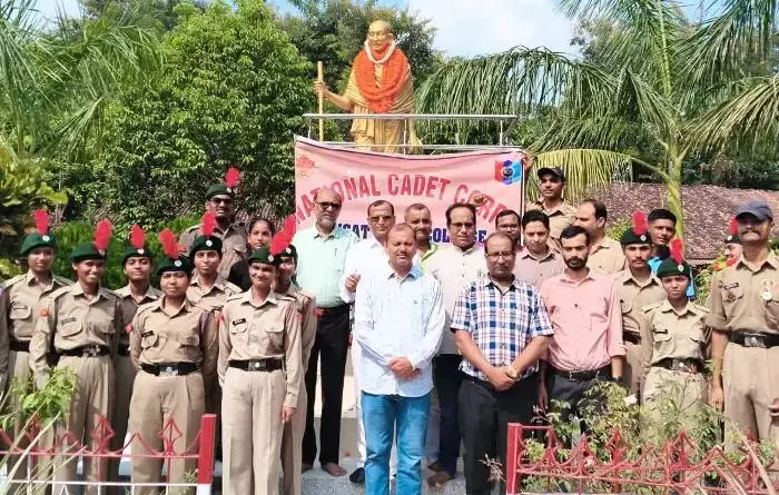 LS College में राष्ट्रपिता महात्मा गांधी एवं पूर्व प्रधानमंत्री लाल बहादुर शास्त्री की जयंती
