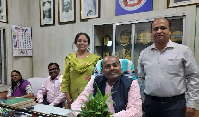 Muzaffarpur : नीतीश्वर महाविद्यालय के दो अतिथि शिक्षक स्थायी शिक्षक बने, सम्मान समारोह में किया गया सम्मानित