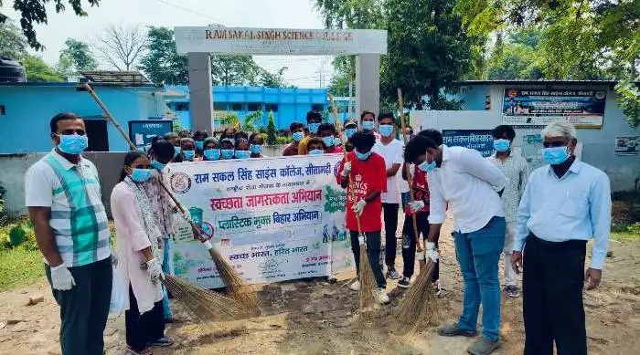 RSS Science Collegeमें गांधी जयंती पर एन एस एस द्वारा स्वच्छता अभियान आयोजित