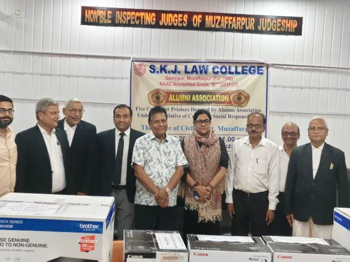 SKJ Law College Alumni Association का CSR अभियान, मुजफ्फरपुर सिविल कोर्ट को 5 प्रिंटर सह फोटोस्टेट मशीनें दान