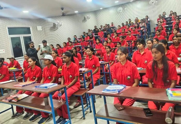 Muzaffarpur: तिरहुत कॉलेज में वैशाली की छात्राओं के युवा आपदा मित्र प्रशिक्षण सत्र का शुभारंभ
